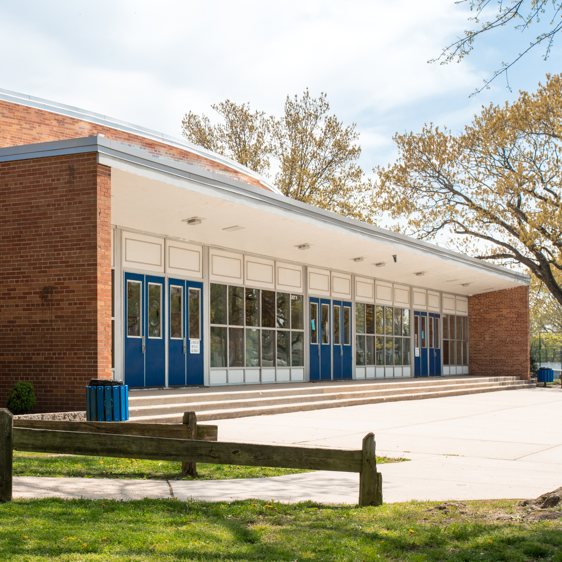Exterior view of a typical American school building